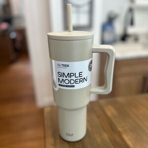 Simple Modern Trek 40oz Tumbler in Beige